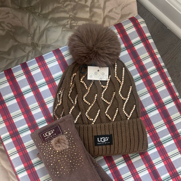 Stay Warm & Cozy NWT UGG Brown Beanie and Gloves with Gold Accents - Picture 4 of 8